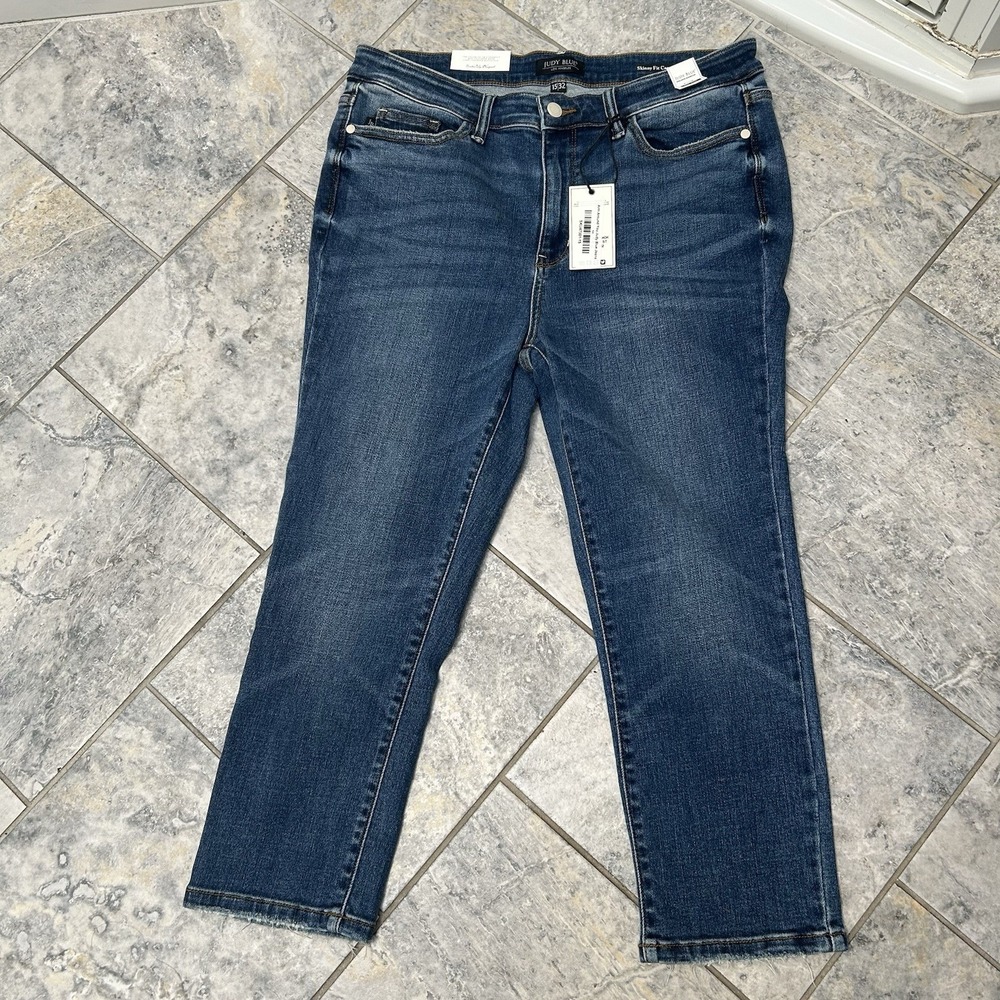Judy Blue NWT Skinny Fit Capri Mid-Rise Denim Jeans Size 15/32 Style #72104 - Picture 5 of 7
